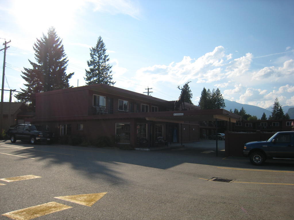 Revelstoke Lodge Exterior photo
